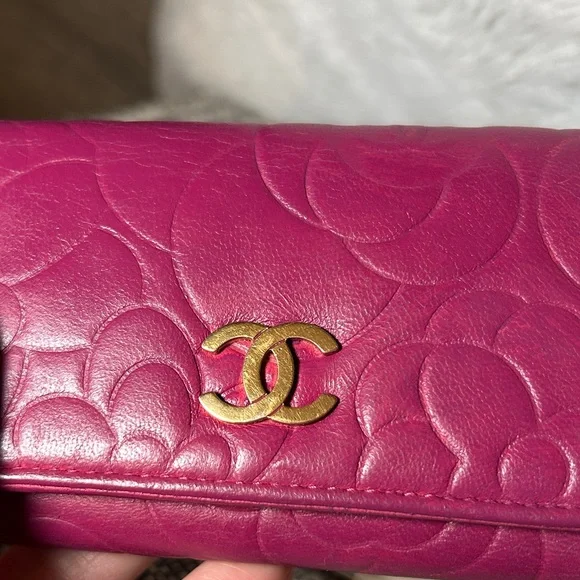 355. Chanel Leather Card Holder - Picture 2 of 13